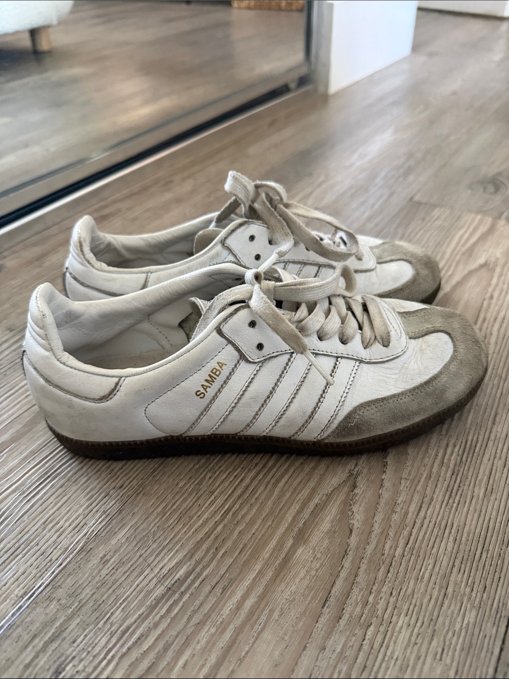 Adidas Samba women’s Leather Sneakers in White & Gray
